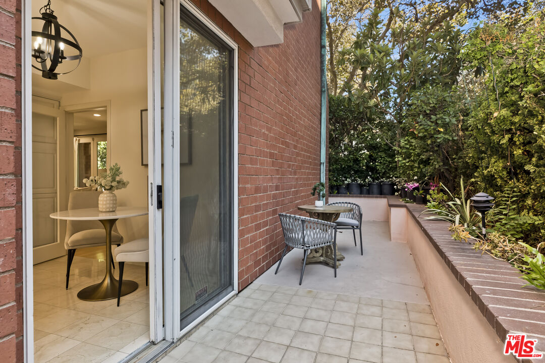 121 N Almont Dr Unit: 103