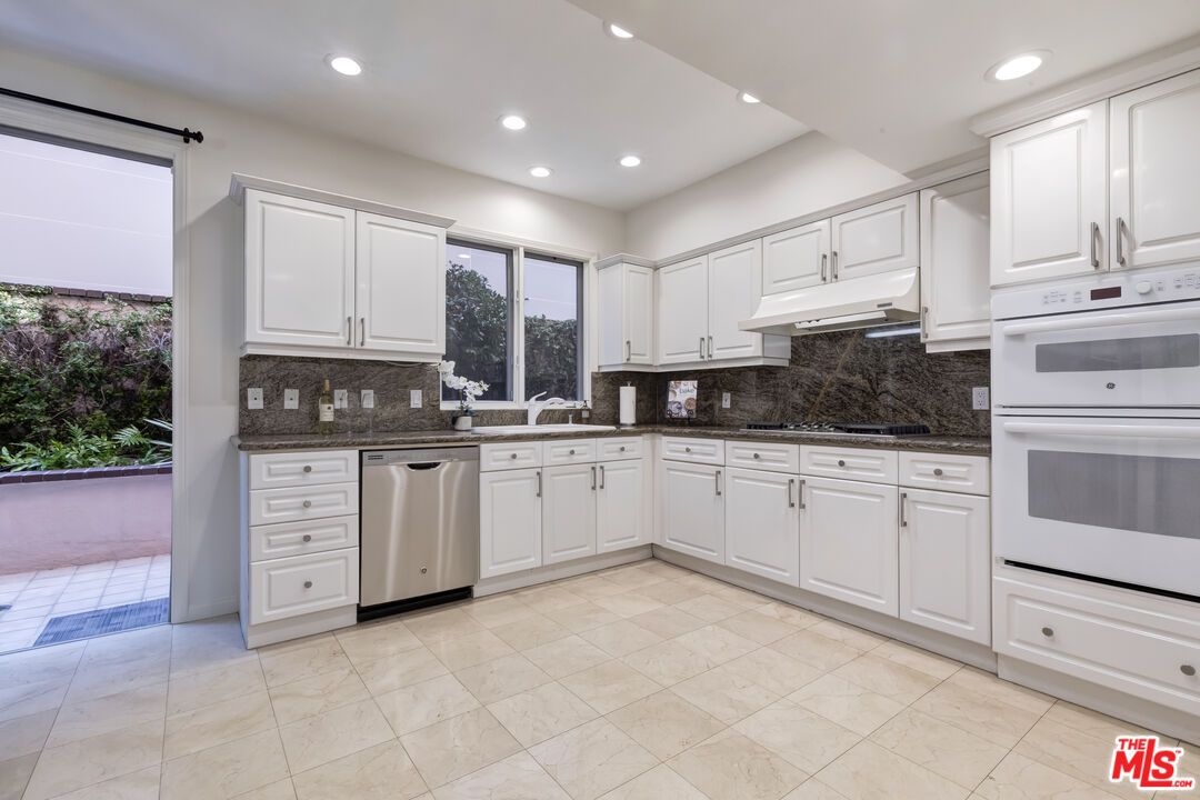 121 N Almont Dr Unit: 103