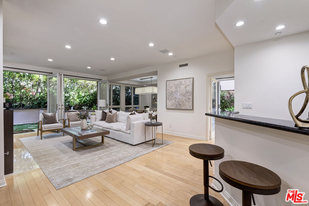 121 N Almont Dr Unit: 103