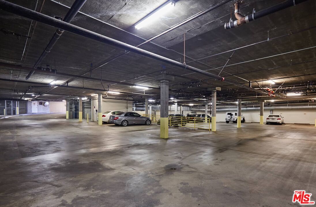 121 N Almont Dr Unit: 103