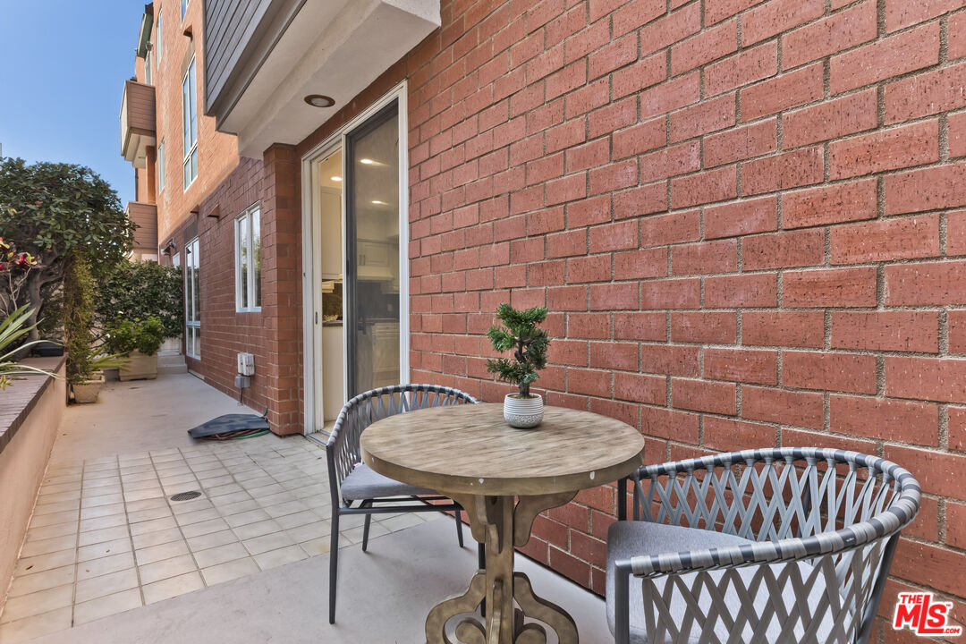 121 N Almont Dr Unit: 103