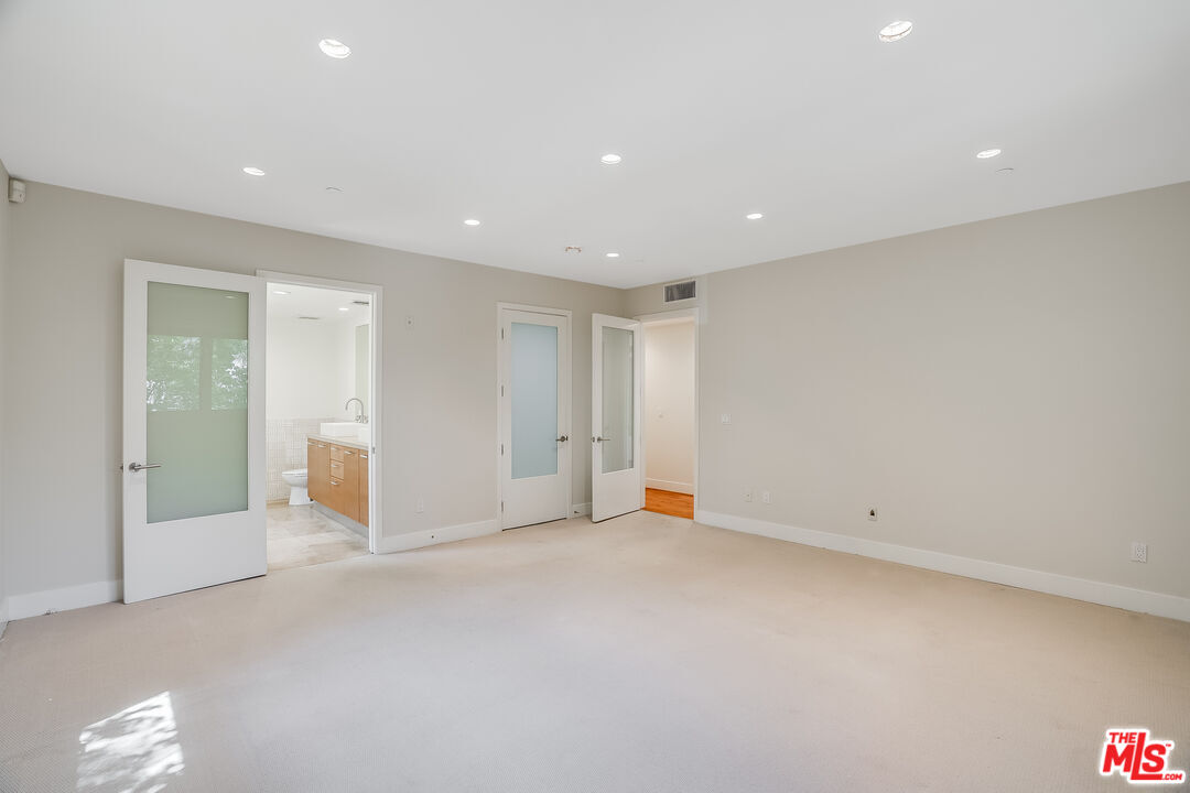 1517 S Bentley Ave Unit: 205