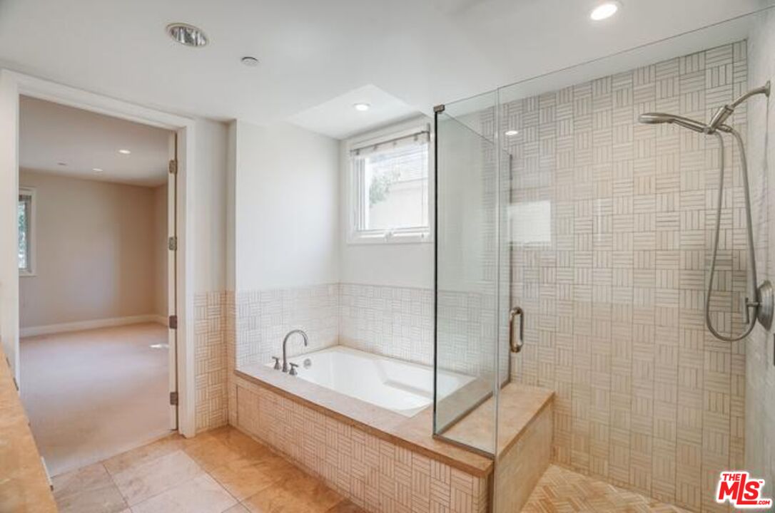 1517 S Bentley Ave Unit: 205