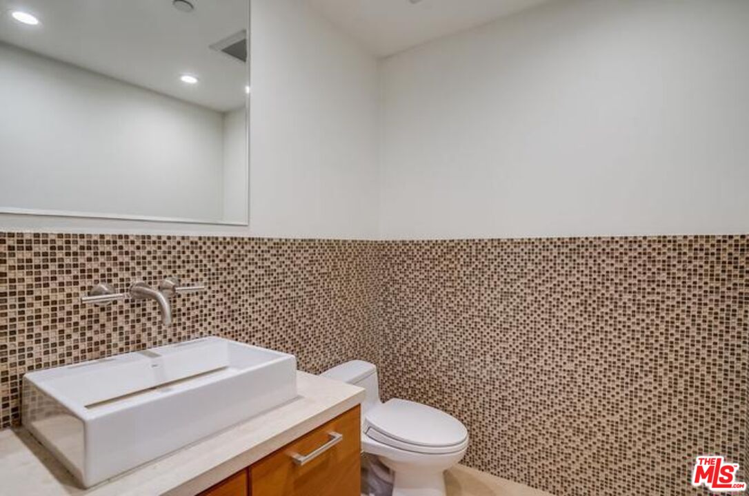 1517 S Bentley Ave Unit: 205