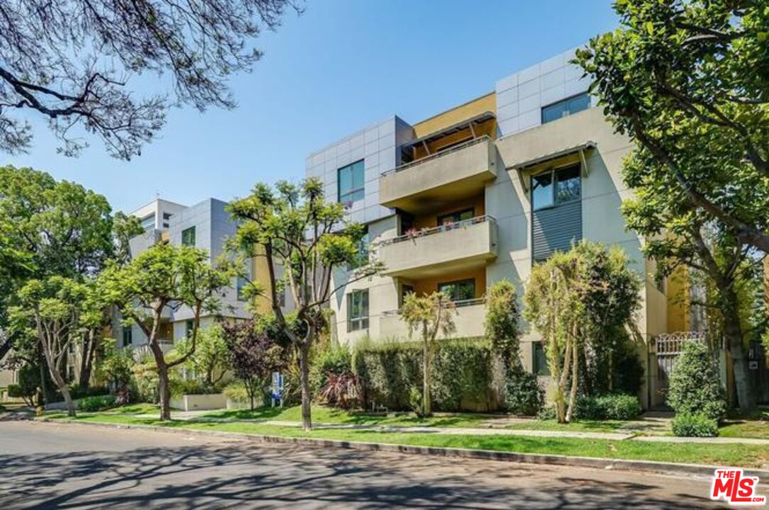 1517 S Bentley Ave Unit: 205