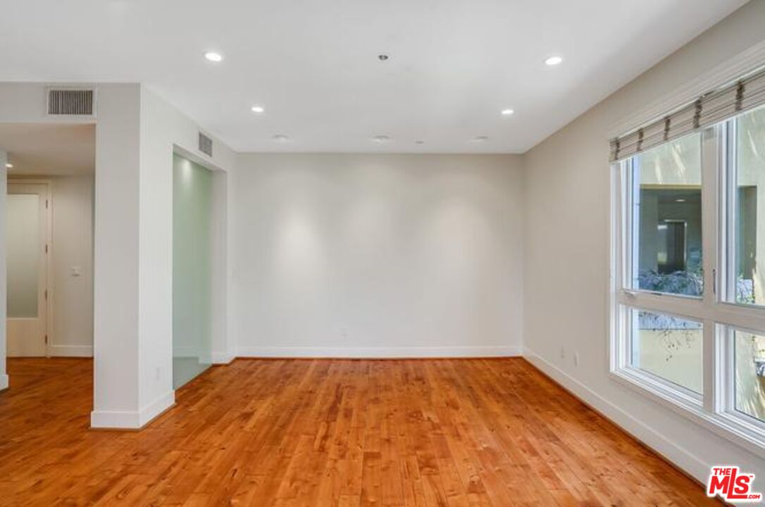 1517 S Bentley Ave Unit: 205