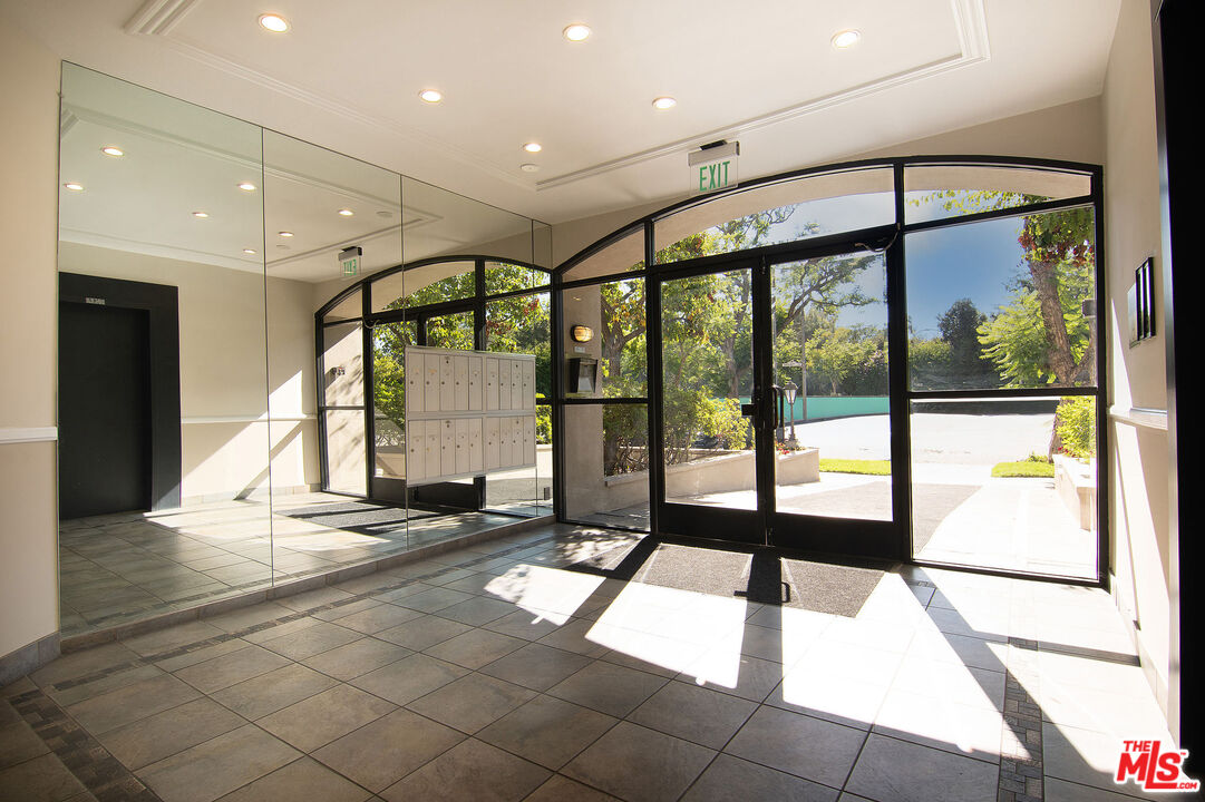 458 N Oakhurst Dr Unit: 102