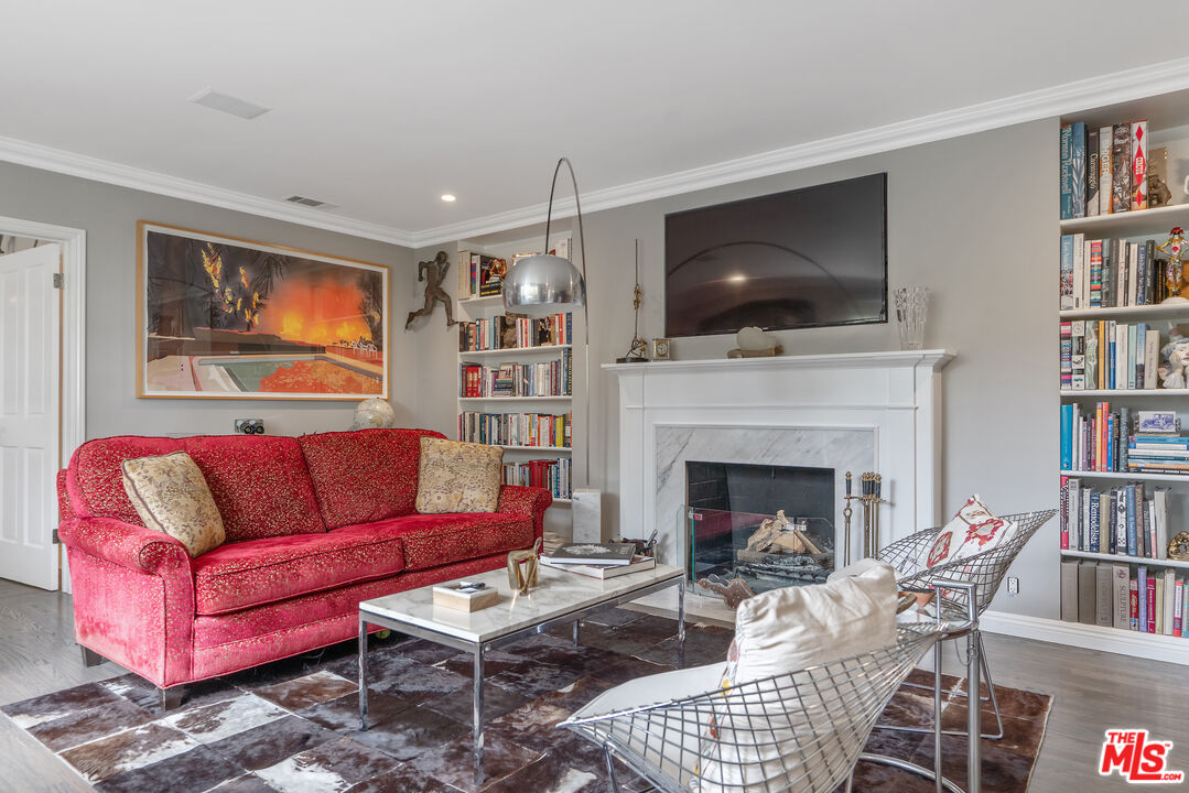 1528 Forest Knoll Dr