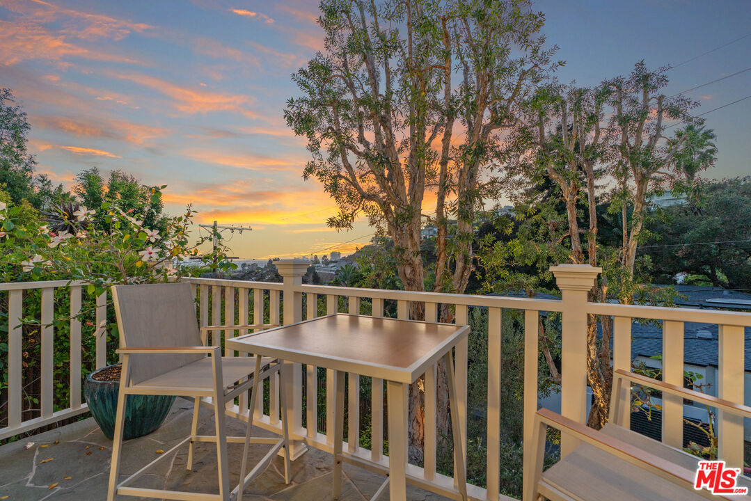 1528 Forest Knoll Dr