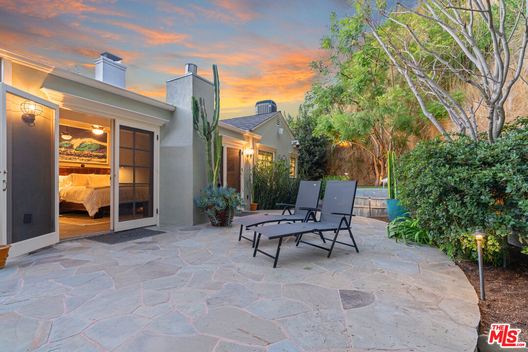 1528 Forest Knoll Dr