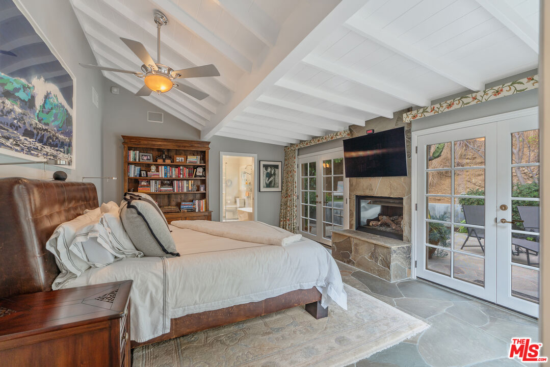 1528 Forest Knoll Dr