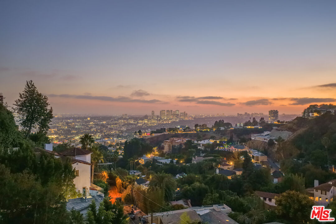 1528 Forest Knoll Dr