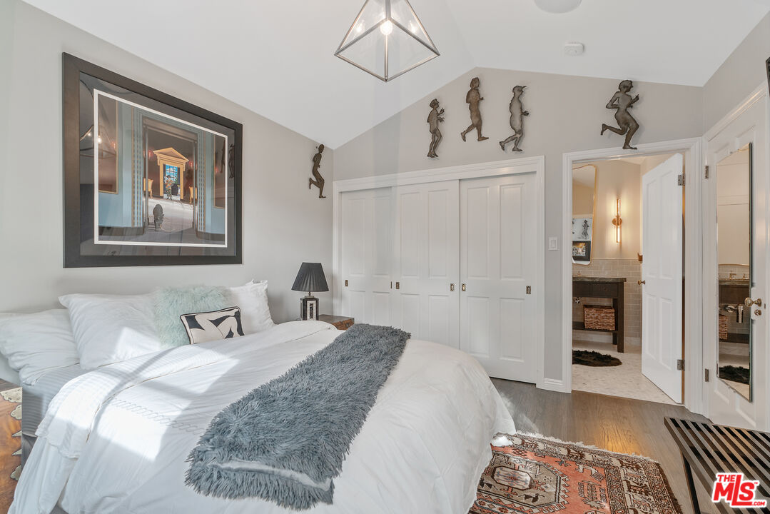 1528 Forest Knoll Dr