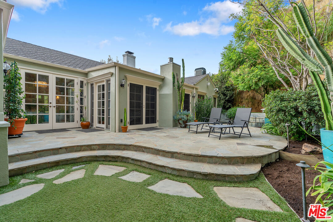 1528 Forest Knoll Dr