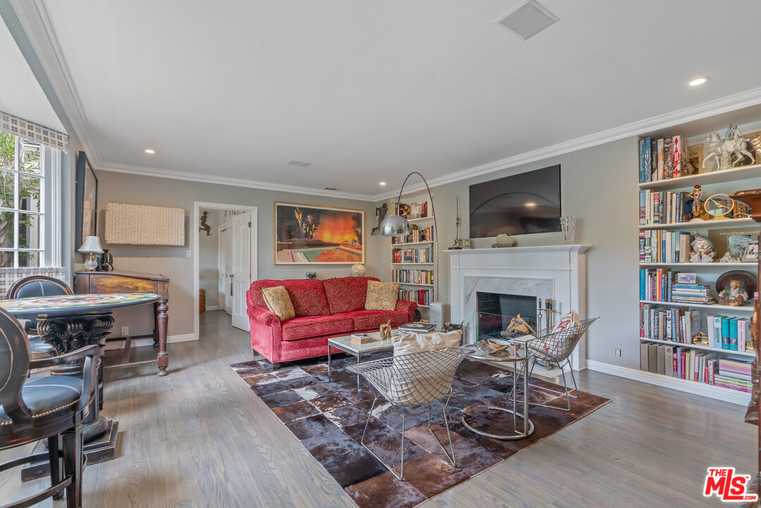 1528 Forest Knoll Dr