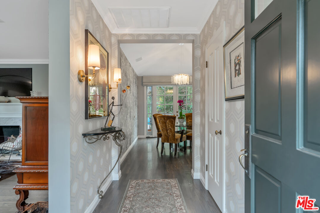 1528 Forest Knoll Dr