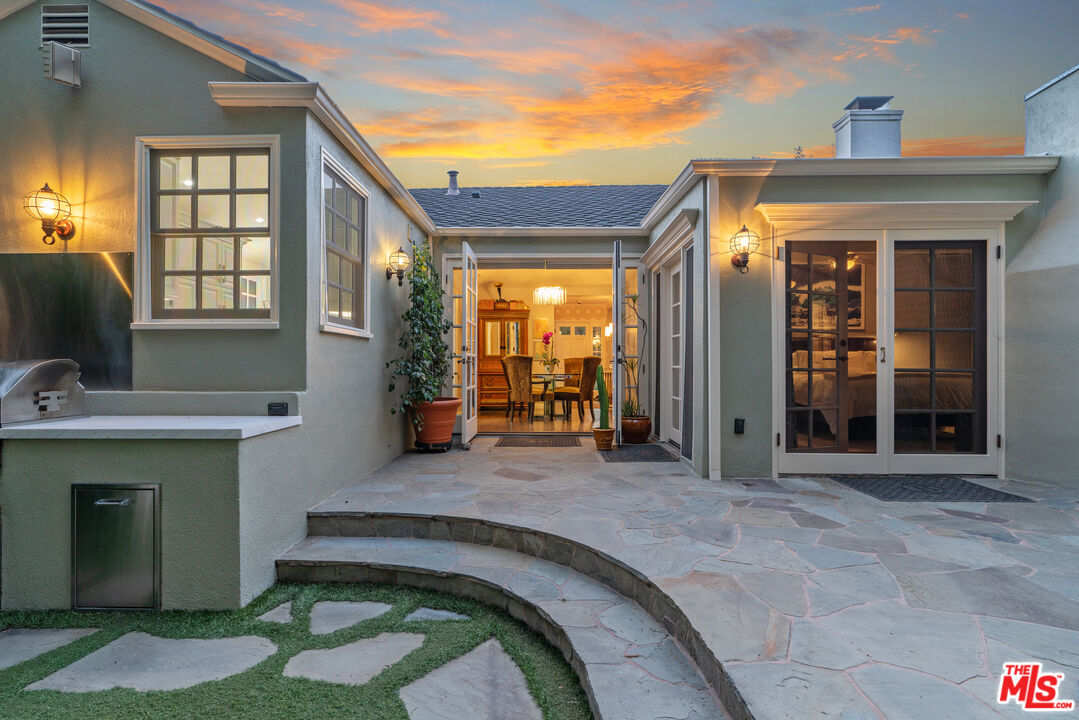 1528 Forest Knoll Dr