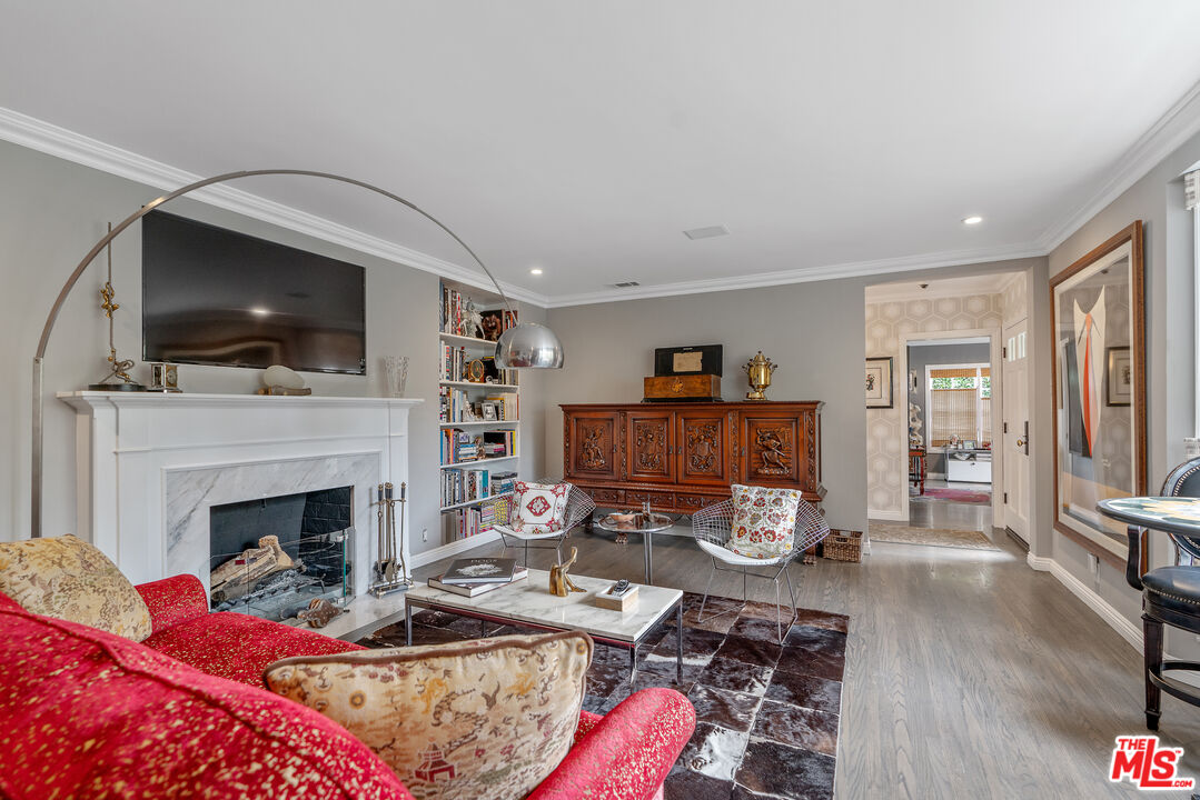 1528 Forest Knoll Dr