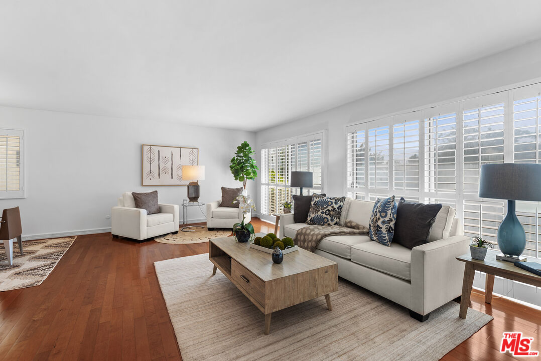 2318 Fox Hills Dr Unit: 102