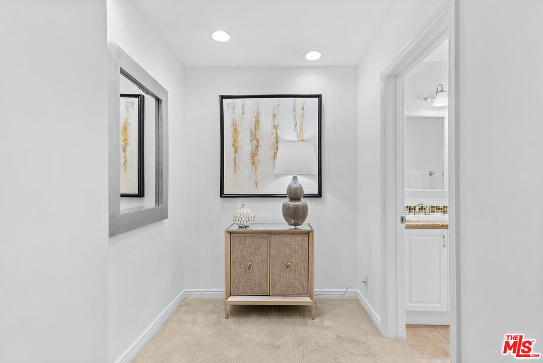 2318 Fox Hills Dr Unit: 102