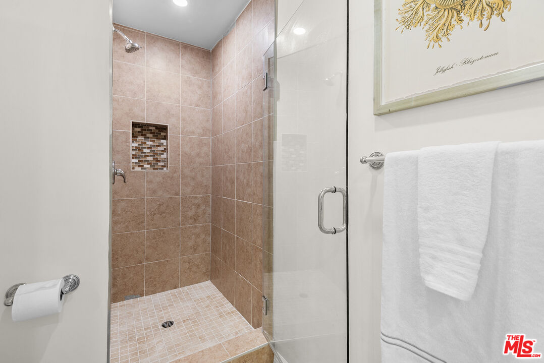 2318 Fox Hills Dr Unit: 102