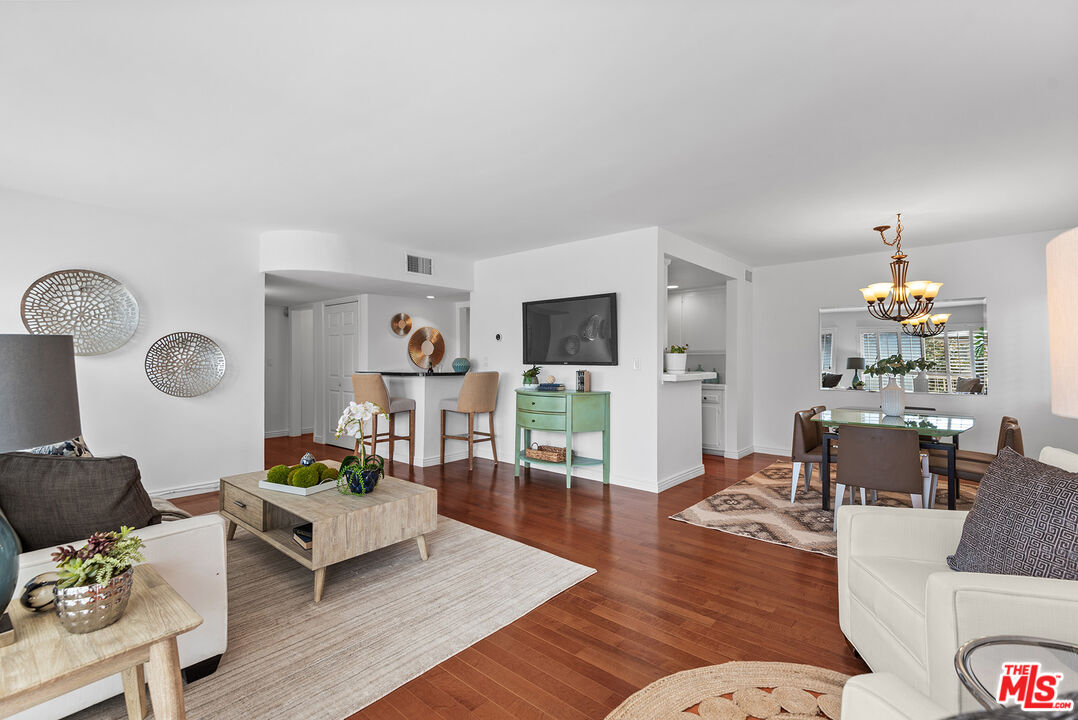 2318 Fox Hills Dr Unit: 102