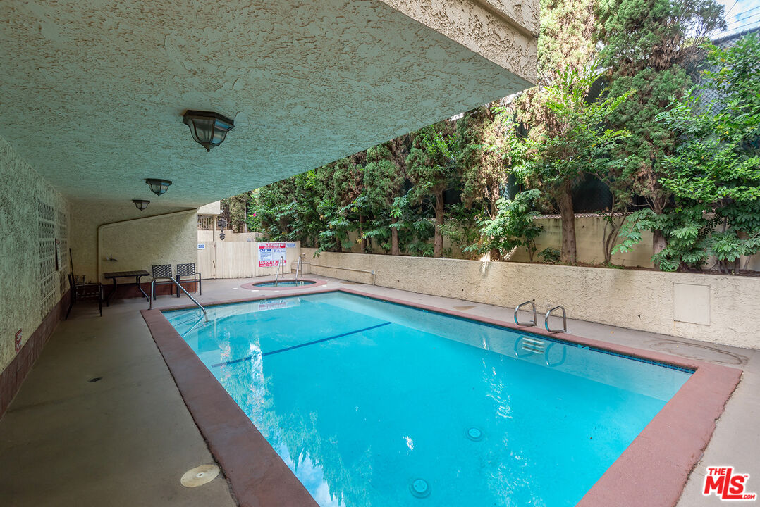 2318 Fox Hills Dr Unit: 102