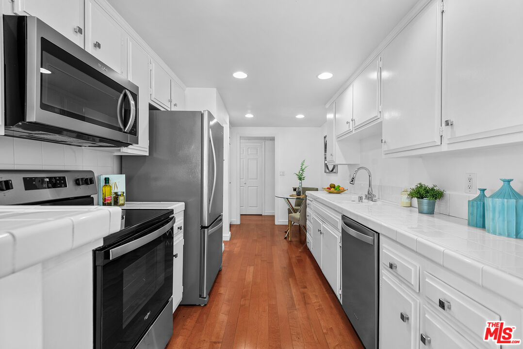 2318 Fox Hills Dr Unit: 102