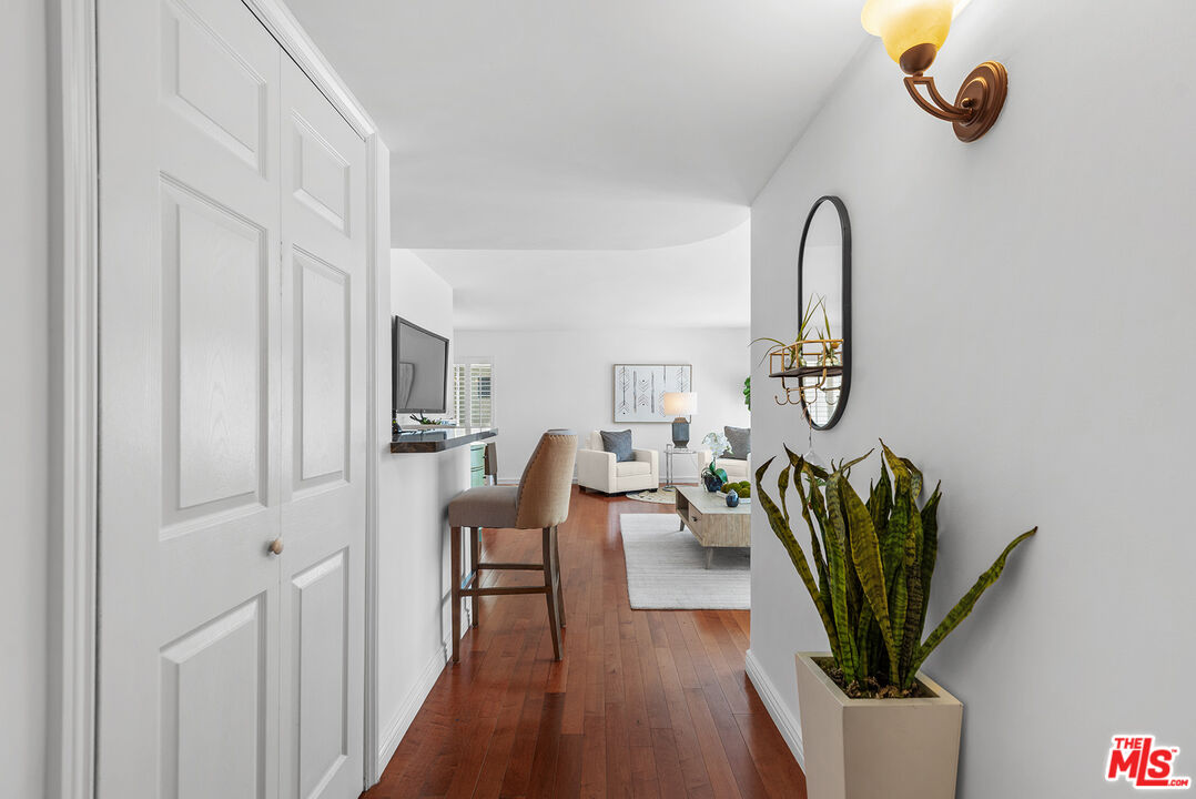 2318 Fox Hills Dr Unit: 102