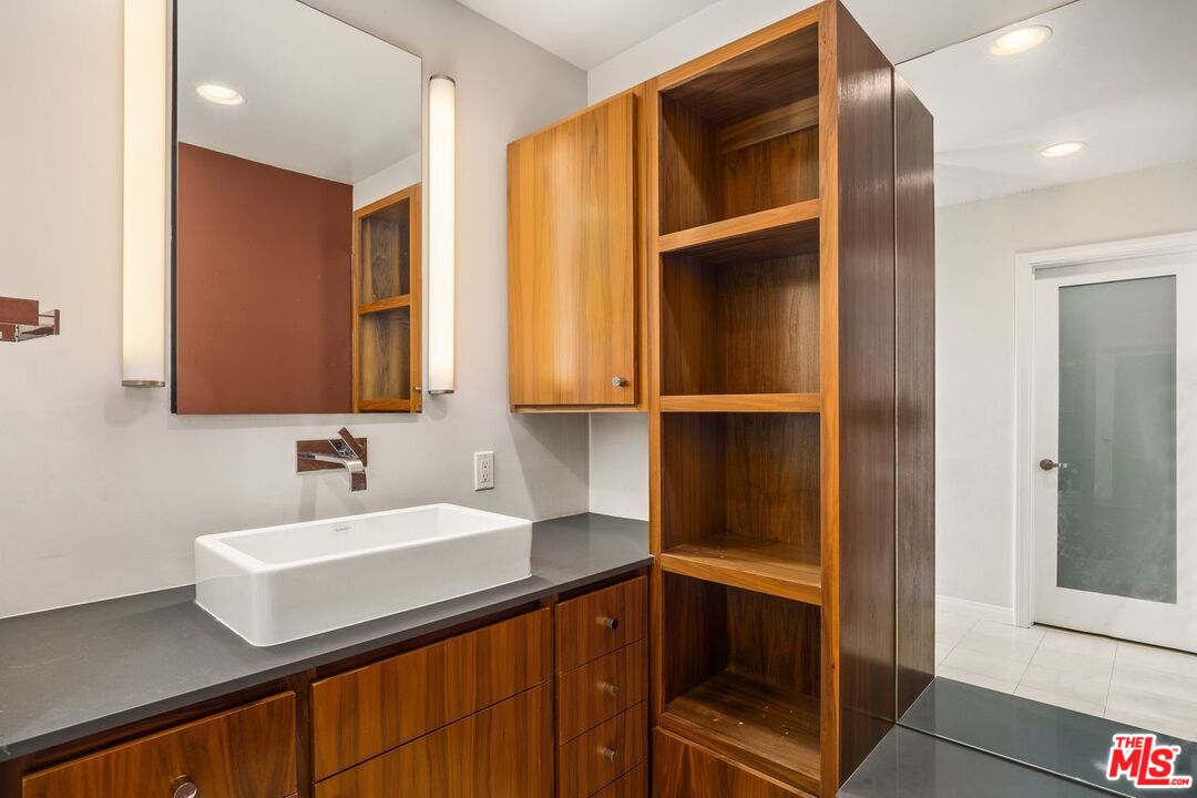 818 6Th St Unit: 301