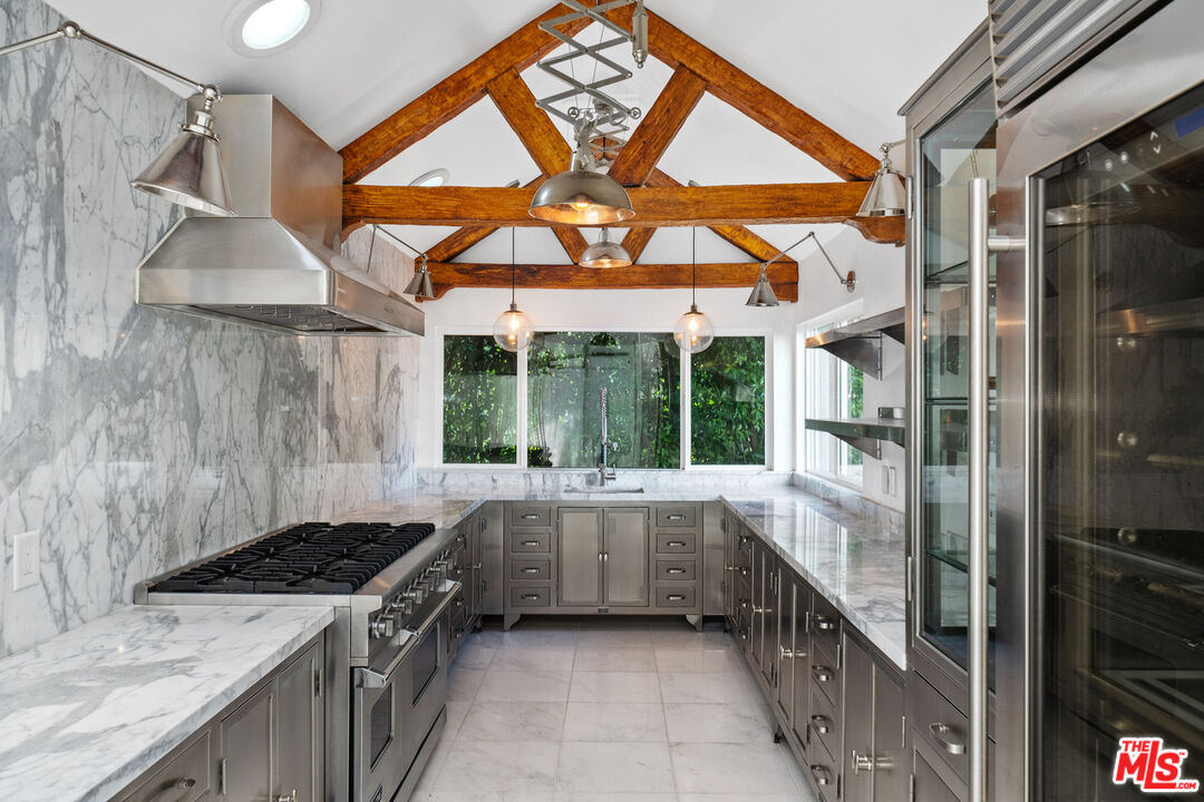 2250 Nichols Canyon Rd