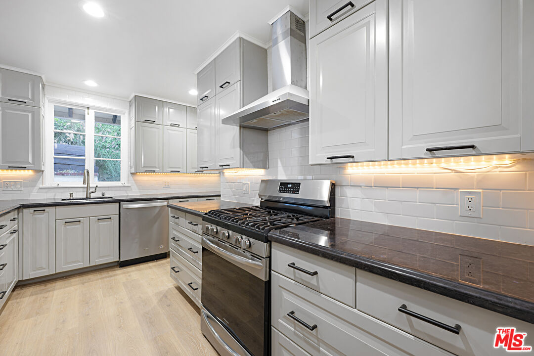 1805 Nichols Canyon Rd