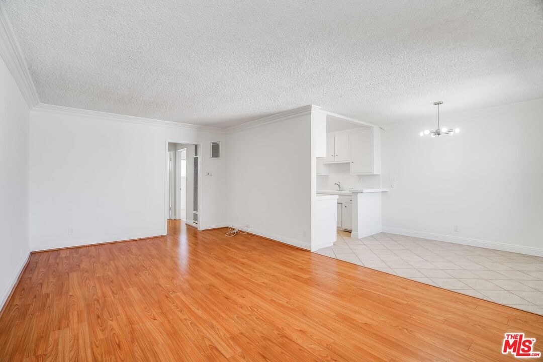 7548 Hampton Ave Unit: 304