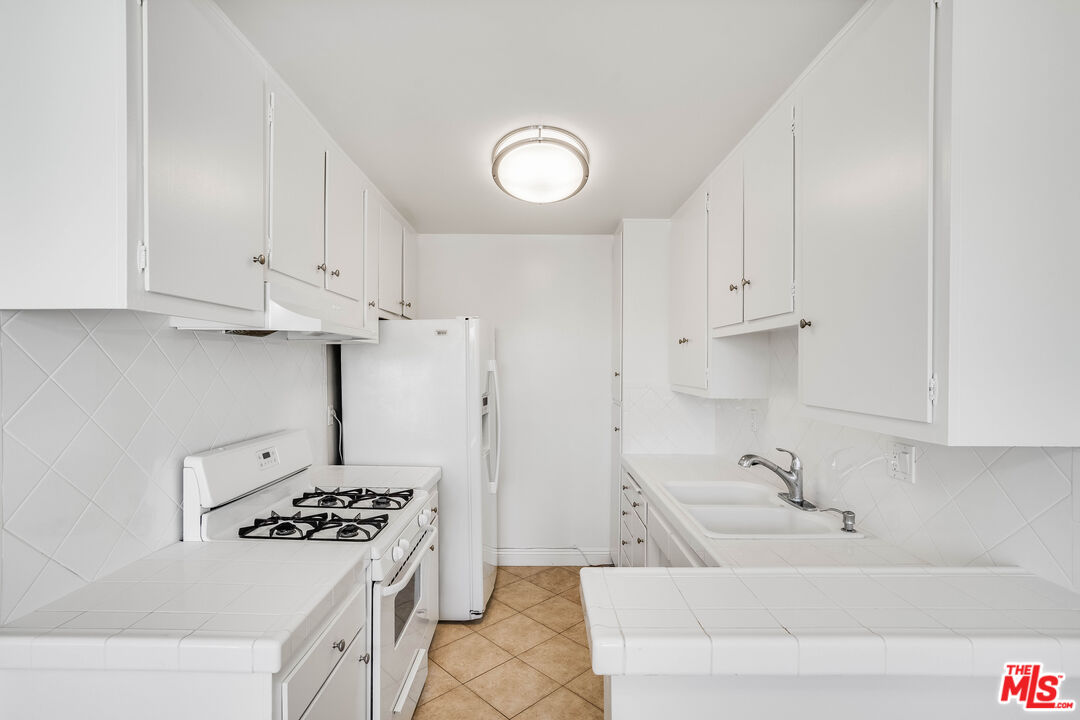 7548 Hampton Ave Unit: 304