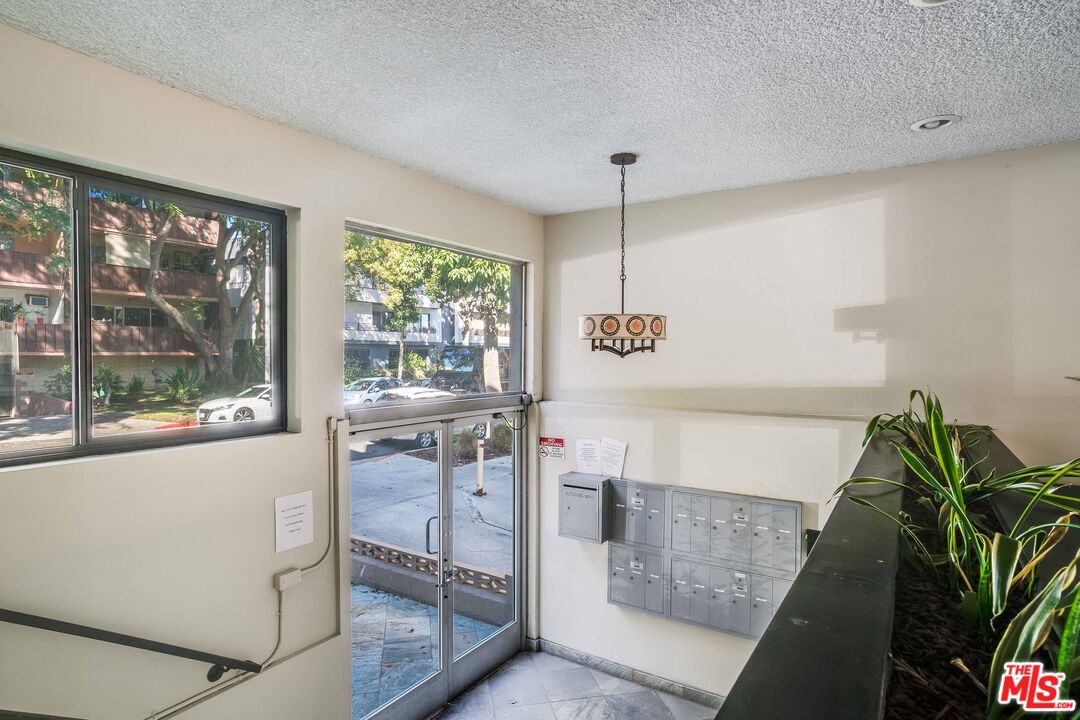 7548 Hampton Ave Unit: 304