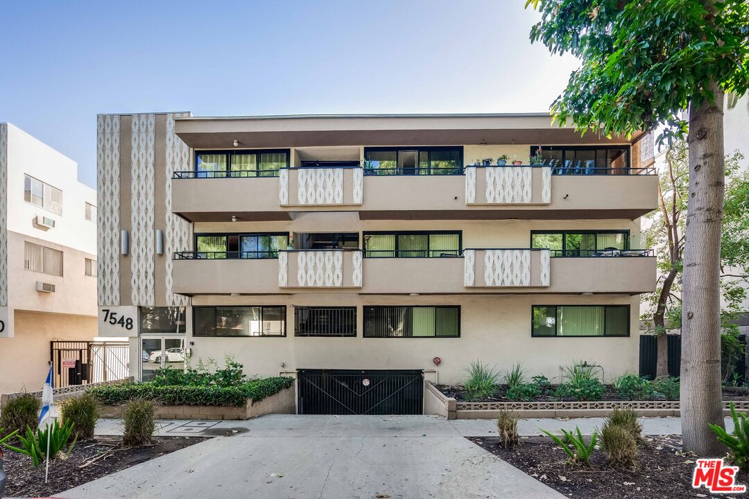 7548 Hampton Ave Unit: 304