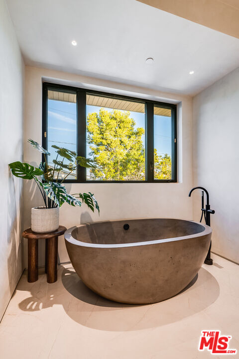 524 N Sierra Bonita Ave