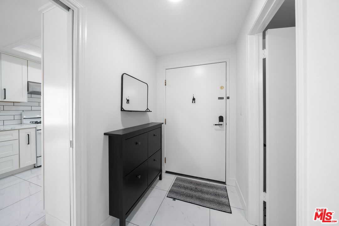 4444 Wilshire Blvd Unit: 206