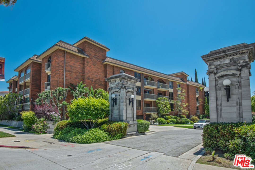 4444 Wilshire Blvd Unit: 206