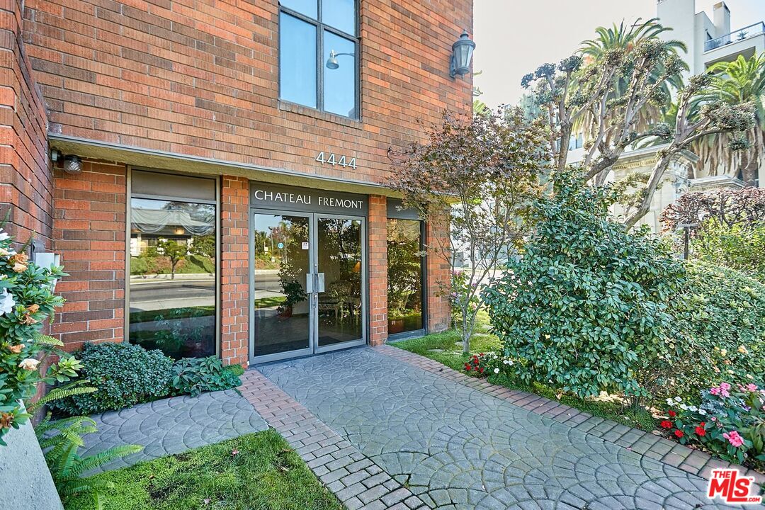 4444 Wilshire Blvd Unit: 206