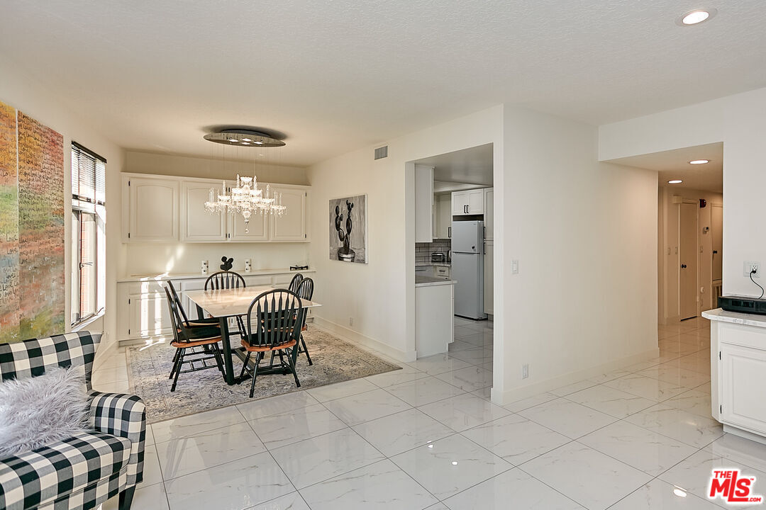 4444 Wilshire Blvd Unit: 206