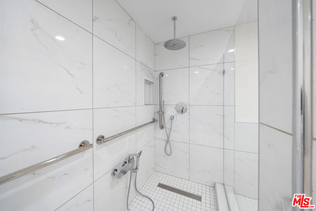 4444 Wilshire Blvd Unit: 206