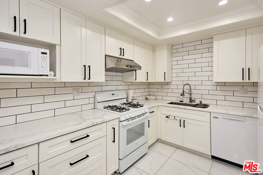 4444 Wilshire Blvd Unit: 206