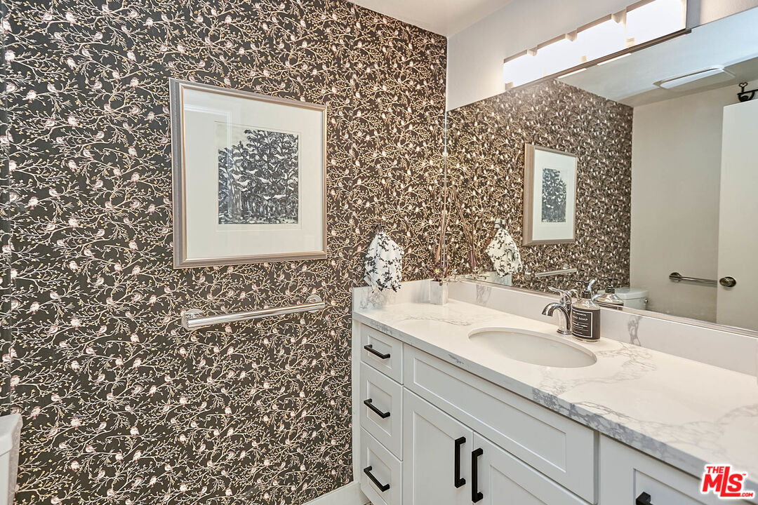 4444 Wilshire Blvd Unit: 206