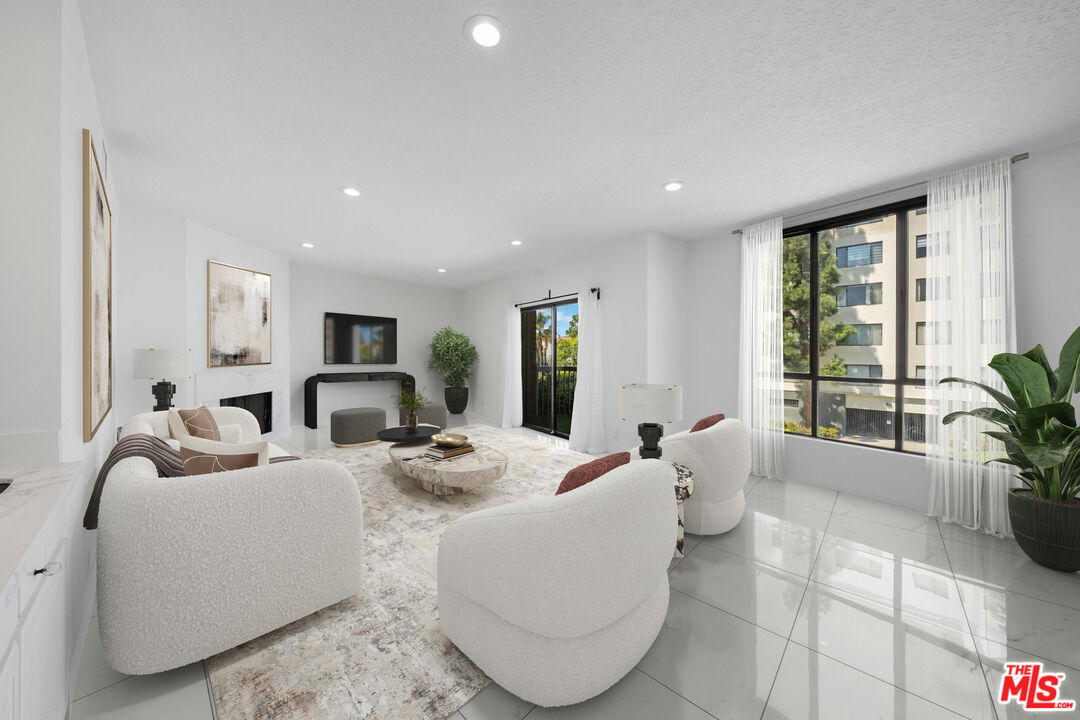 4444 Wilshire Blvd Unit: 206