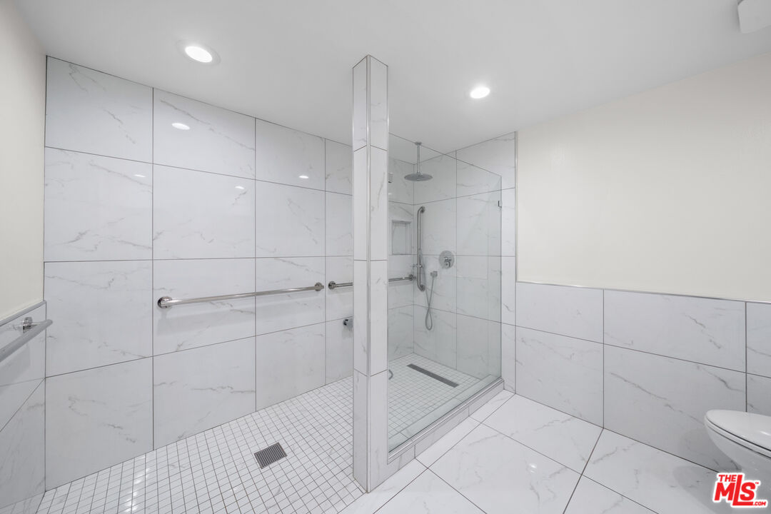 4444 Wilshire Blvd Unit: 206