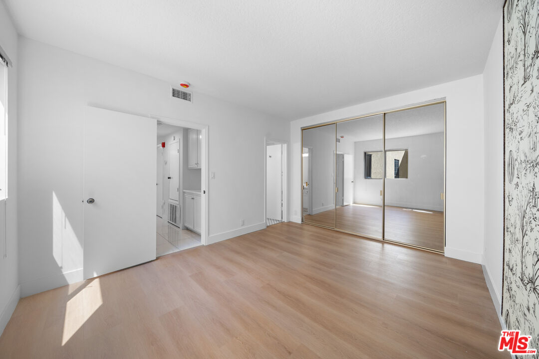 4444 Wilshire Blvd Unit: 206