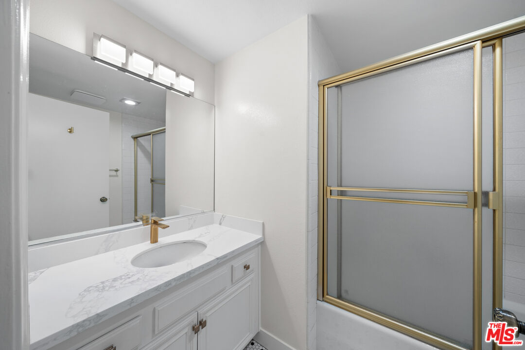 4444 Wilshire Blvd Unit: 206