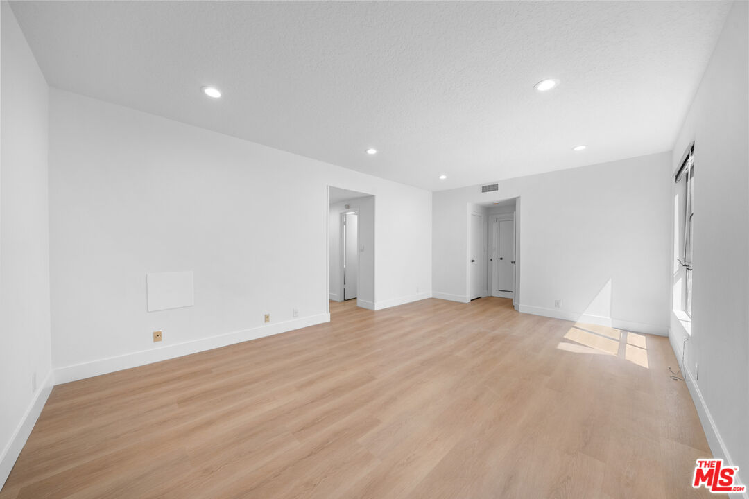 4444 Wilshire Blvd Unit: 206