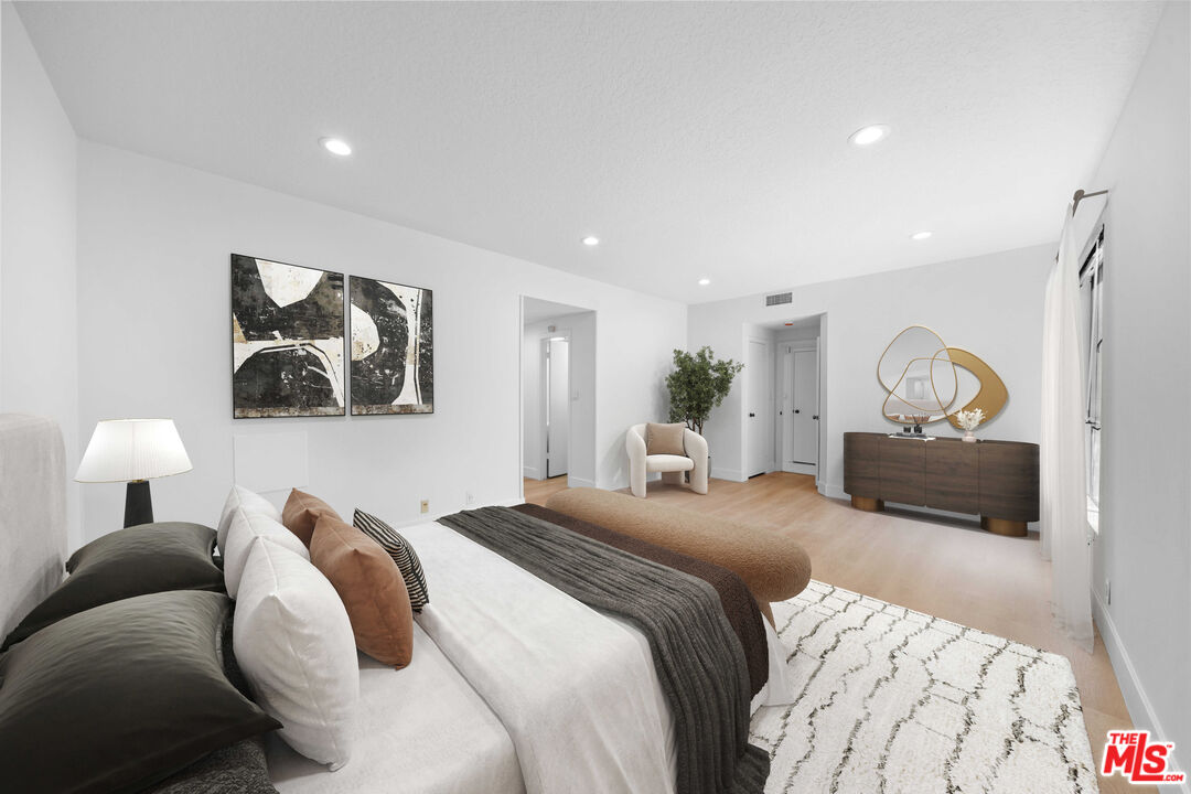 4444 Wilshire Blvd Unit: 206